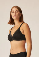 Wire-free bra with cups