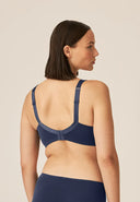 Wire-free bra with cups