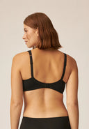 Wire-free bra with cups