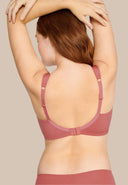 Wire-free bra with cups